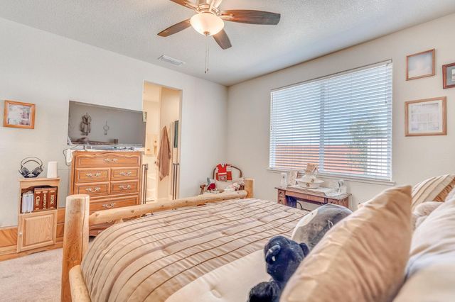 652 Pinelli Dr, Los Banos, CA 93635