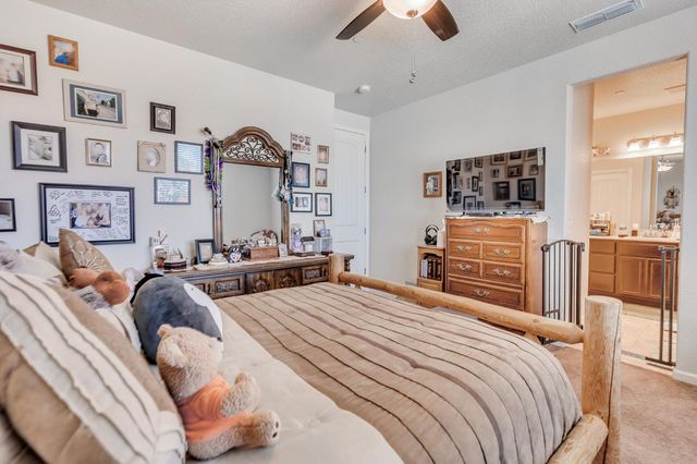 652 Pinelli Dr, Los Banos, CA 93635