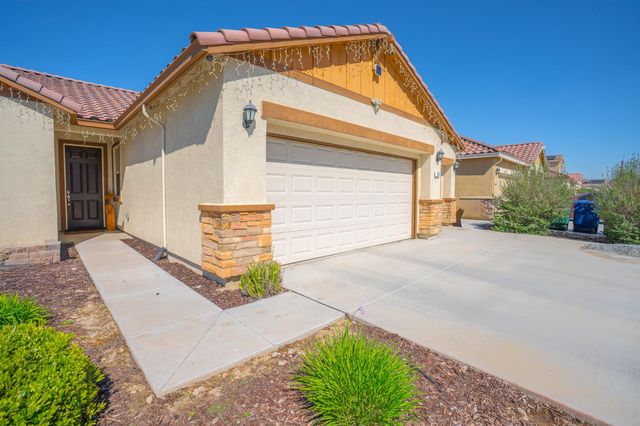 652 Pinelli Dr, Los Banos, CA 93635