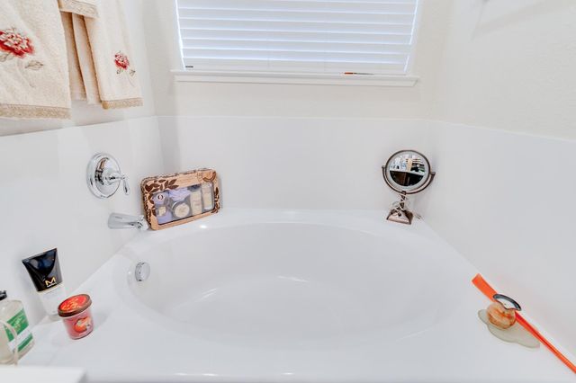 652 Pinelli Dr, Los Banos, CA 93635