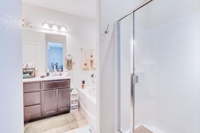 652 Pinelli Dr, Los Banos, CA 93635