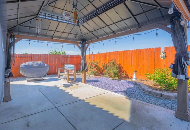 652 Pinelli Dr, Los Banos, CA 93635