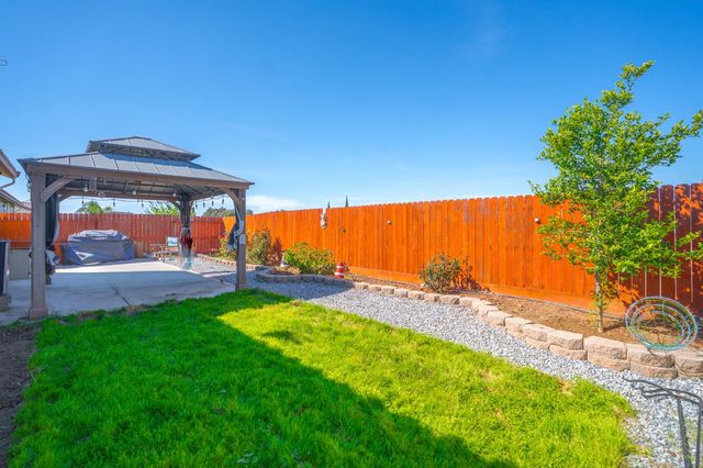 652 Pinelli Dr, Los Banos, CA 93635