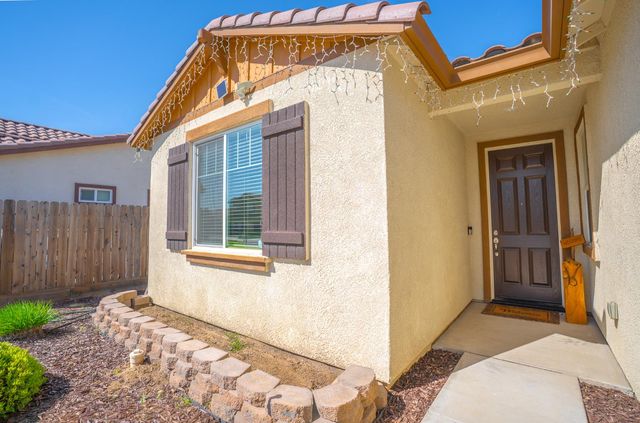 652 Pinelli Dr, Los Banos, CA 93635