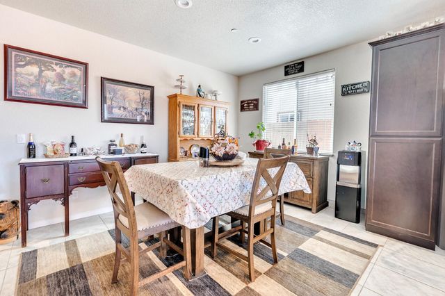 652 Pinelli Dr, Los Banos, CA 93635