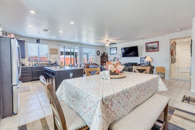 652 Pinelli Dr, Los Banos, CA 93635