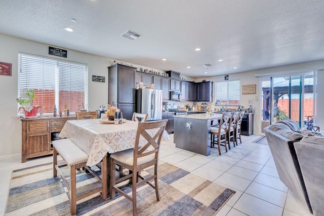 652 Pinelli Dr, Los Banos, CA 93635