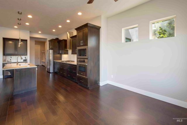 12141 W Pinewood River Ln, Star, ID 83669