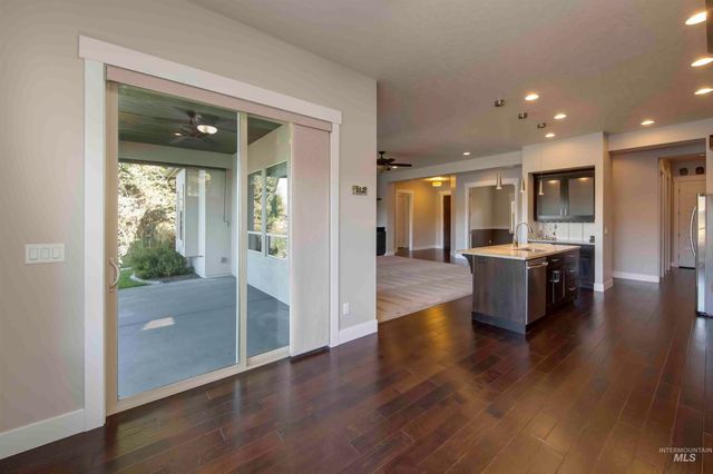 12141 W Pinewood River Ln, Star, ID 83669