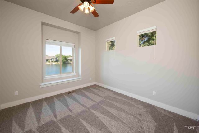 12141 W Pinewood River Ln, Star, ID 83669