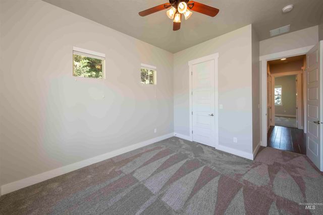 12141 W Pinewood River Ln, Star, ID 83669