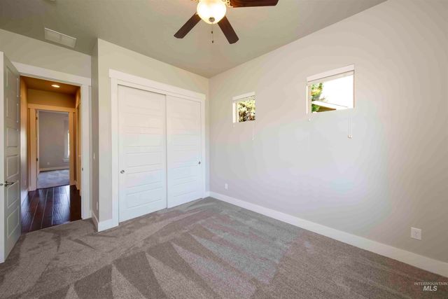 12141 W Pinewood River Ln, Star, ID 83669