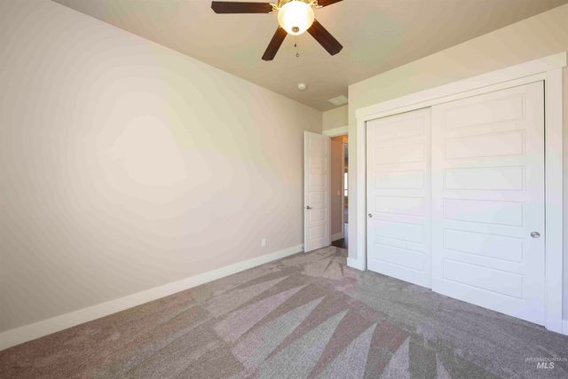 12141 W Pinewood River Ln, Star, ID 83669