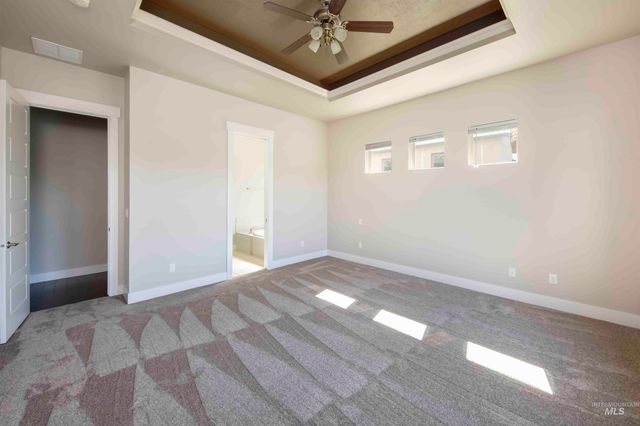 12141 W Pinewood River Ln, Star, ID 83669