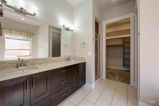 12141 W Pinewood River Ln, Star, ID 83669
