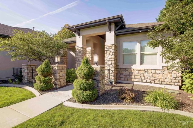 12141 W Pinewood River Ln, Star, ID 83669