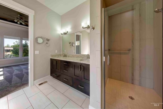 12141 W Pinewood River Ln, Star, ID 83669