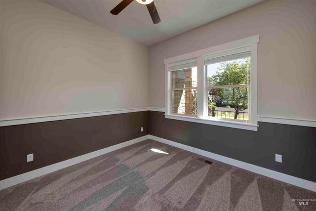 12141 W Pinewood River Ln, Star, ID 83669