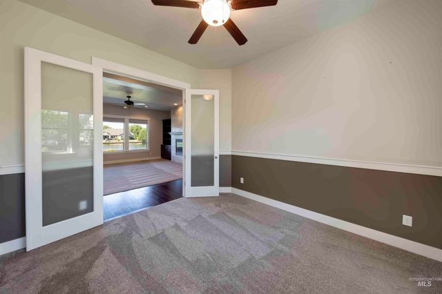 12141 W Pinewood River Ln, Star, ID 83669
