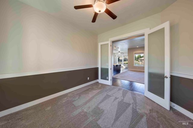 12141 W Pinewood River Ln, Star, ID 83669