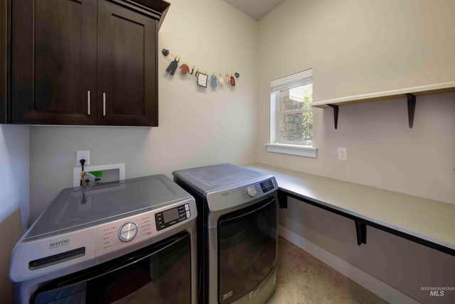12141 W Pinewood River Ln, Star, ID 83669