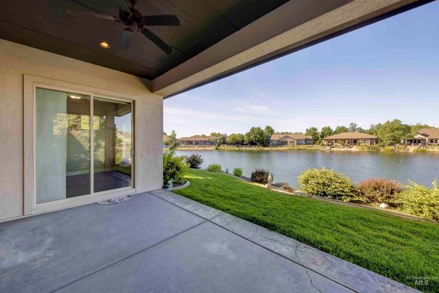 12141 W Pinewood River Ln, Star, ID 83669
