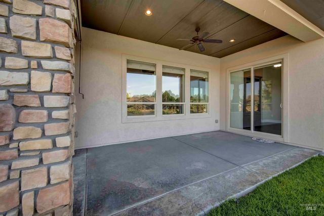 12141 W Pinewood River Ln, Star, ID 83669