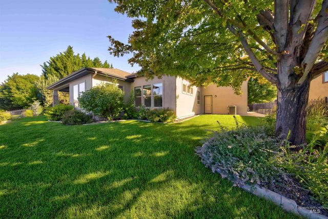 12141 W Pinewood River Ln, Star, ID 83669