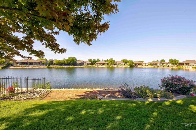 12141 W Pinewood River Ln, Star, ID 83669
