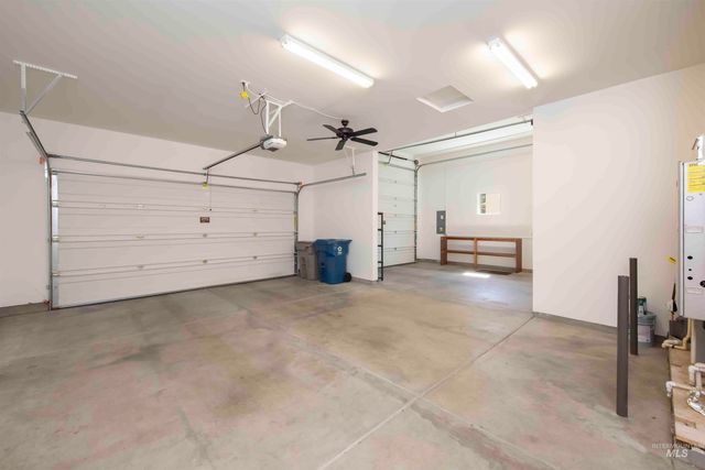 12141 W Pinewood River Ln, Star, ID 83669