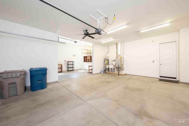 12141 W Pinewood River Ln, Star, ID 83669