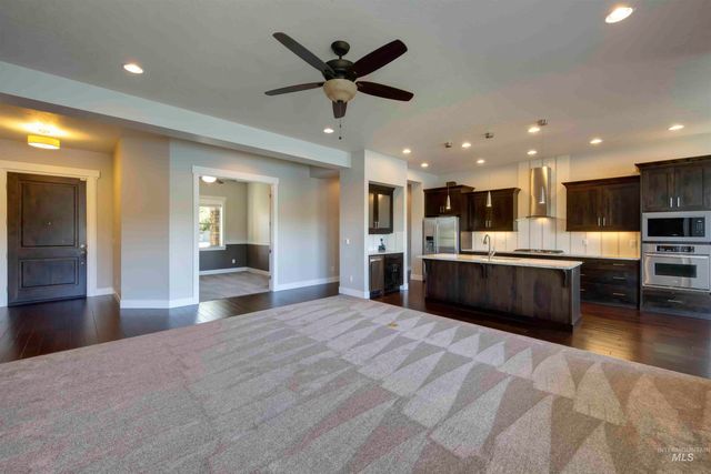 12141 W Pinewood River Ln, Star, ID 83669