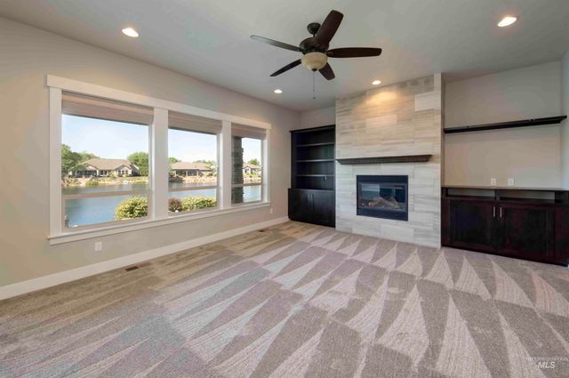 12141 W Pinewood River Ln, Star, ID 83669