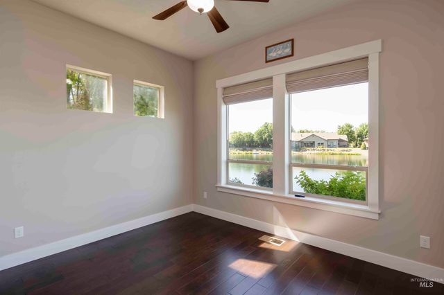 12141 W Pinewood River Ln, Star, ID 83669