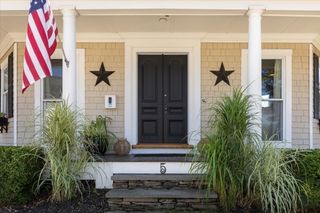 5 Mayflower Street, Plymouth, MA 02360