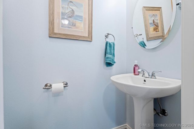 27204 S 125 Highway 9, Afton, OK 74331