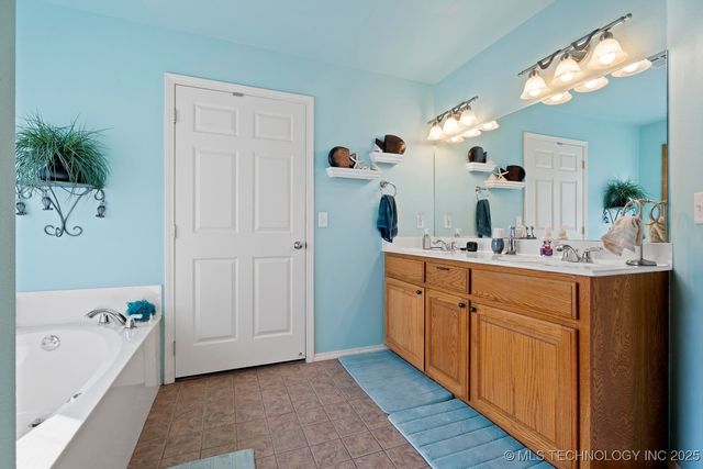 27204 S 125 Highway 9, Afton, OK 74331