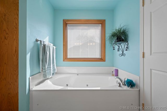 27204 S 125 Highway 9, Afton, OK 74331