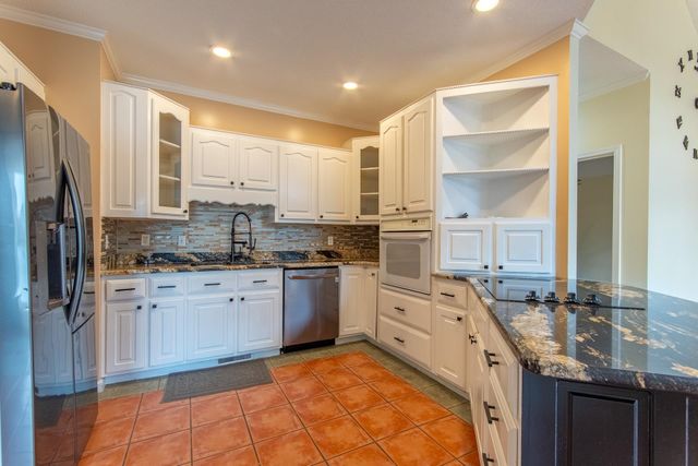 1255 TWIN VIEW CIR, Selmer, TN 38375