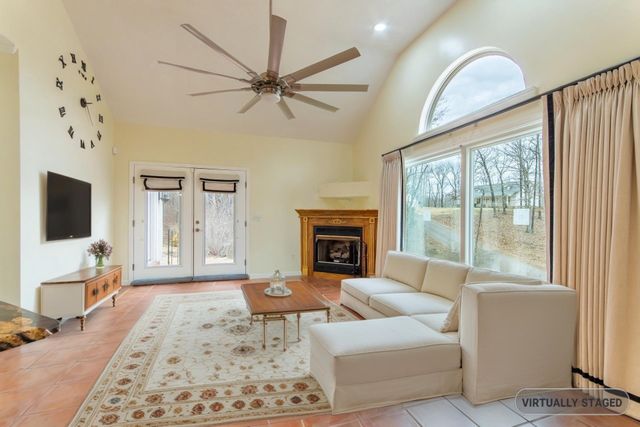1255 TWIN VIEW CIR, Selmer, TN 38375