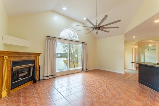 1255 TWIN VIEW CIR, Selmer, TN 38375
