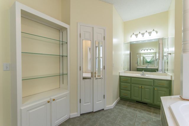 1255 TWIN VIEW CIR, Selmer, TN 38375