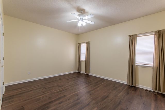 1255 TWIN VIEW CIR, Selmer, TN 38375