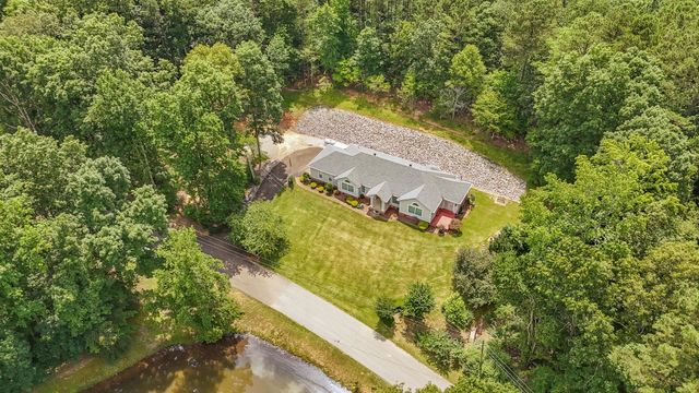 1255 TWIN VIEW CIR, Selmer, TN 38375