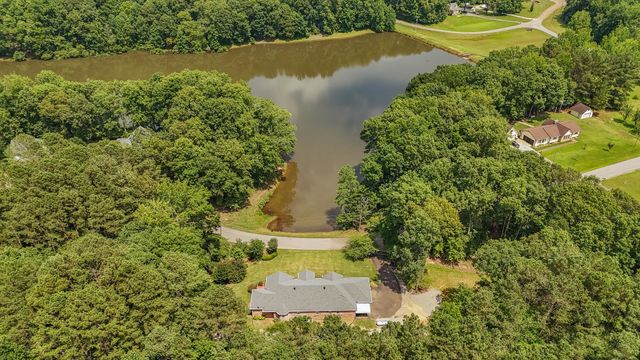 1255 TWIN VIEW CIR, Selmer, TN 38375