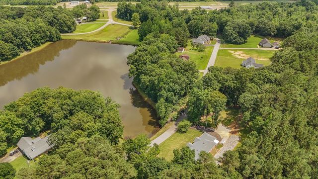 1255 TWIN VIEW CIR, Selmer, TN 38375
