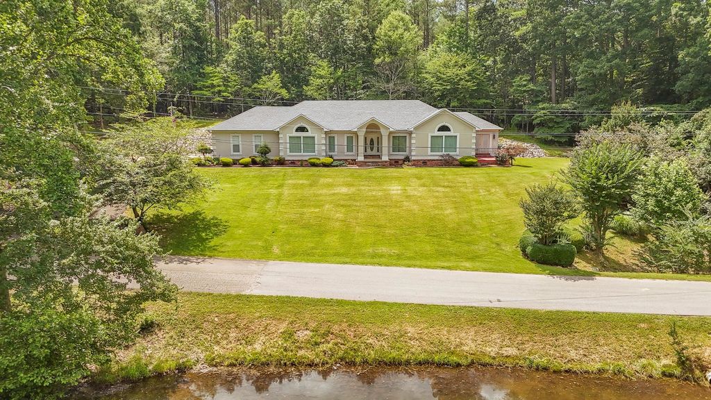 1255 TWIN VIEW CIR, Selmer, TN 38375