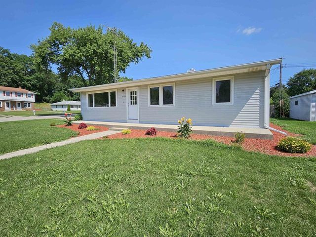 2110 W Memorial Drive, Janesville, WI 53548
