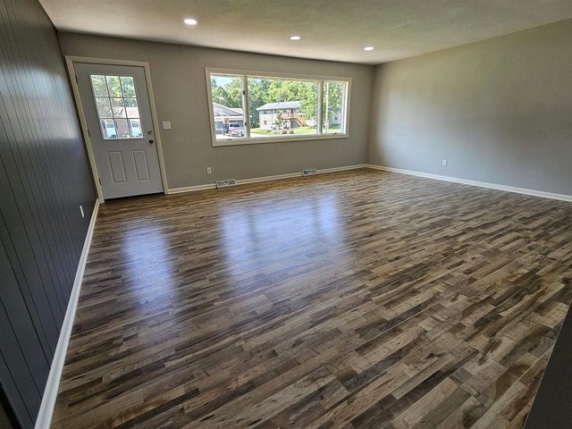 2110 W Memorial Drive, Janesville, WI 53548