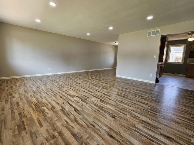 2110 W Memorial Drive, Janesville, WI 53548